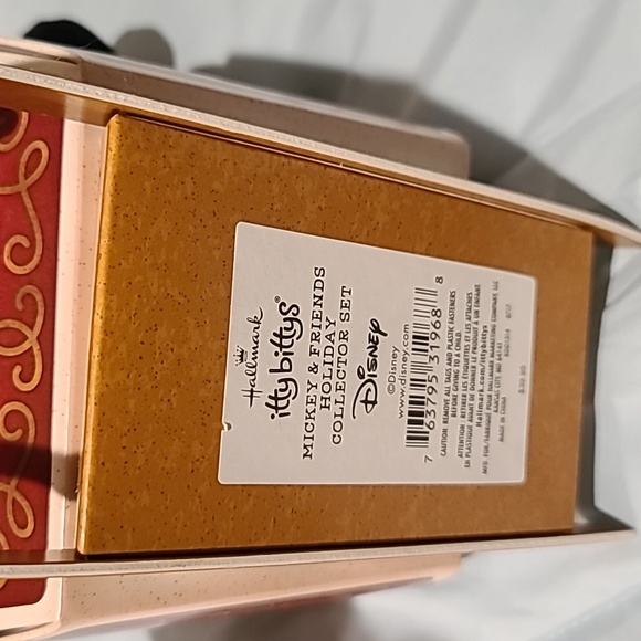 Hallmark Itty Bittys Mickey and Friends Holiday Collectors Set - Picture 4 of 6